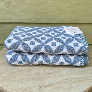 Caro Home Bath Towels Set of 2 NWT